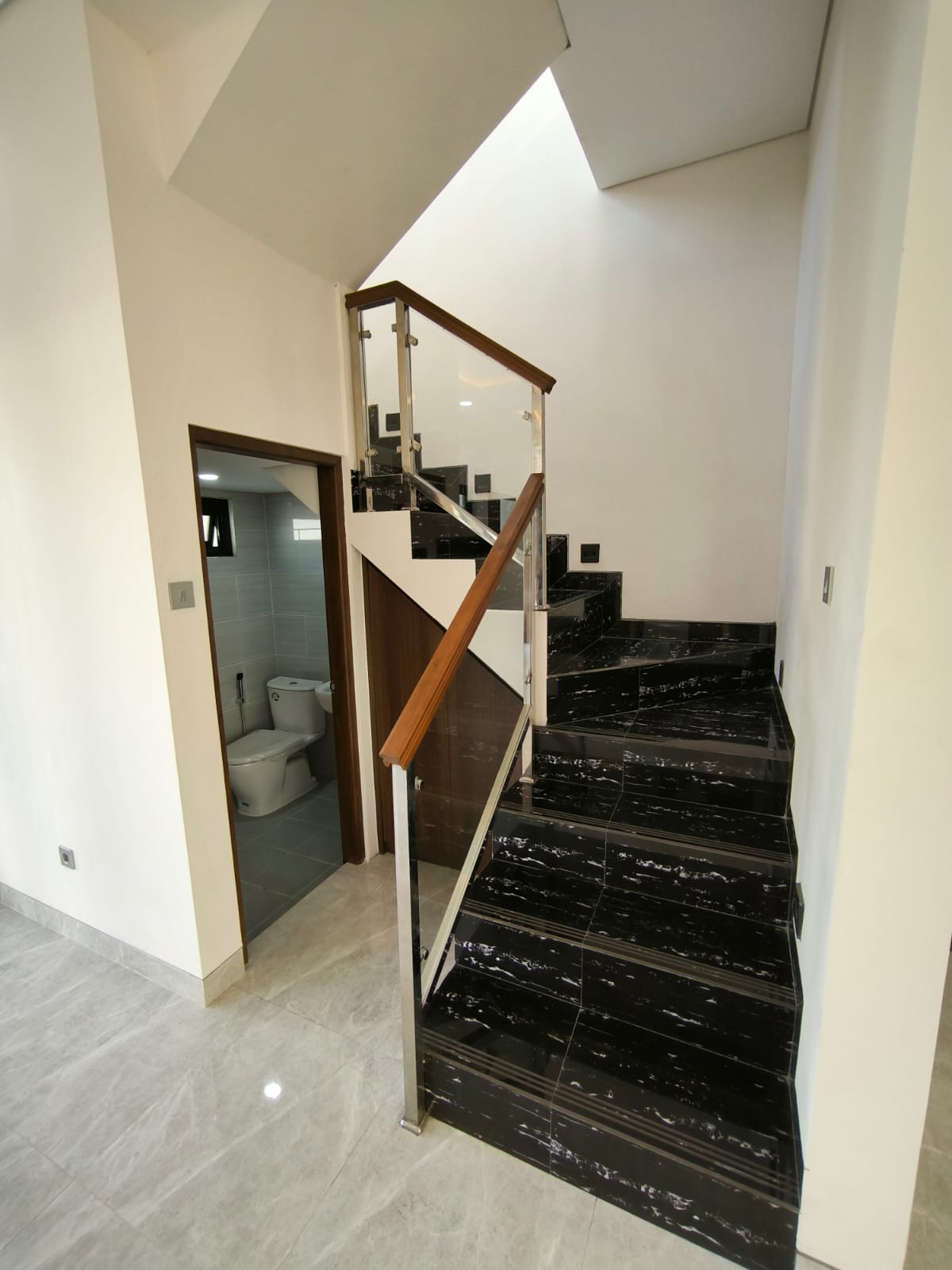 Rumah-Baru-2-Lantai-dekat-UGM-Jl-Kaliurang-Km-78-11