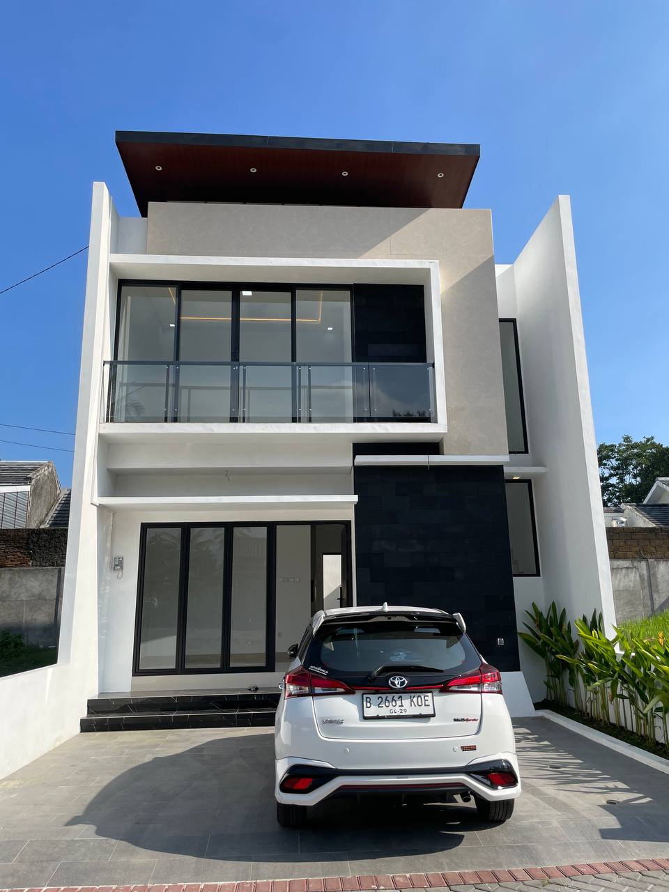 Rumah-Mewah-Modern-Timur-Pasar-Gentan-dalam-Cluster-Kemala-Residence-1