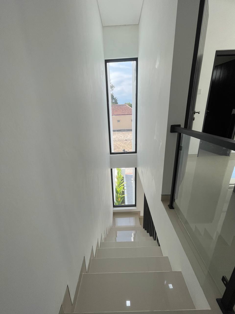 Rumah-Mewah-Modern-Timur-Pasar-Gentan-dalam-Cluster-Kemala-Residence-11