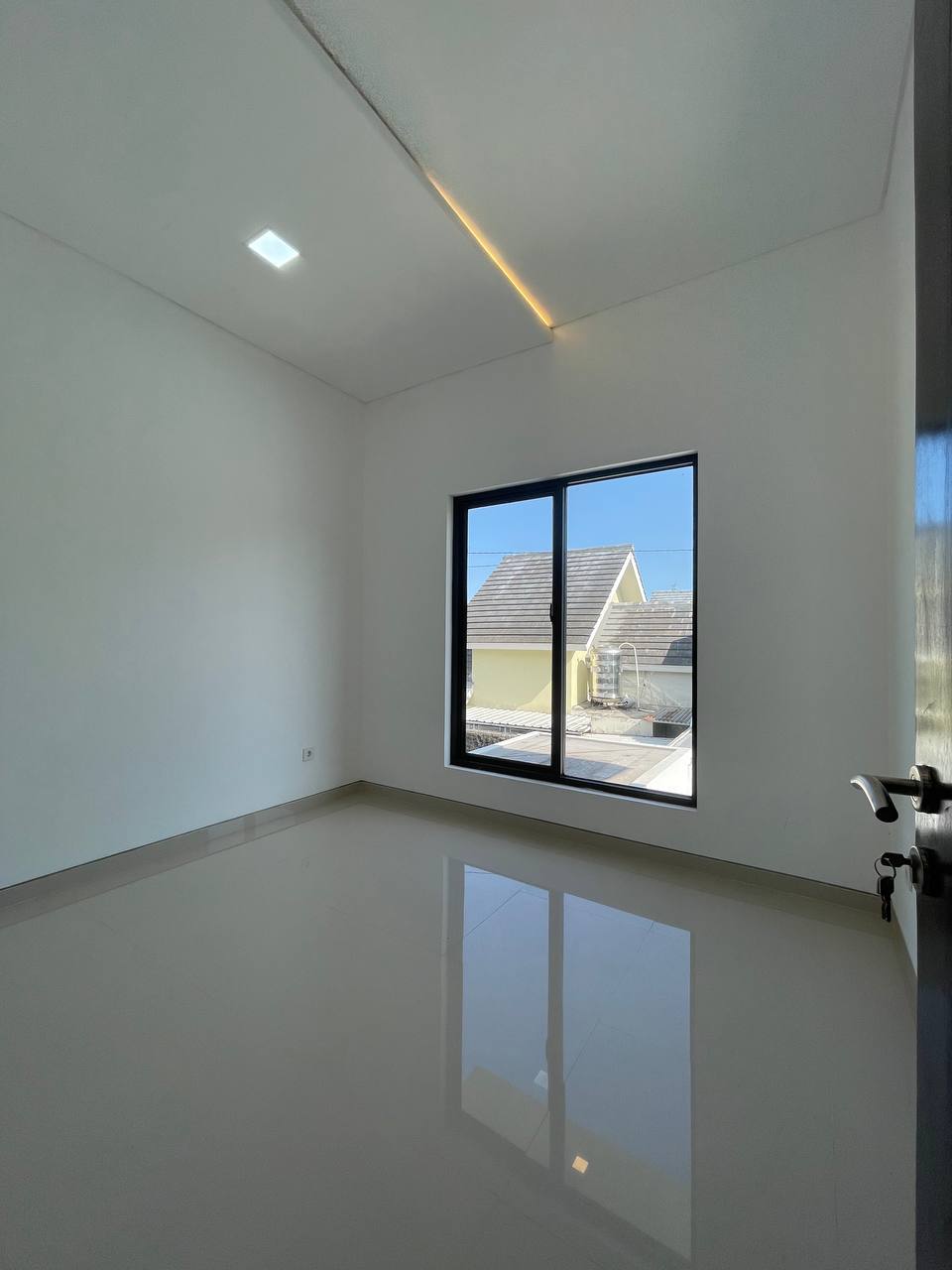 Rumah-Mewah-Modern-Timur-Pasar-Gentan-dalam-Cluster-Kemala-Residence-17