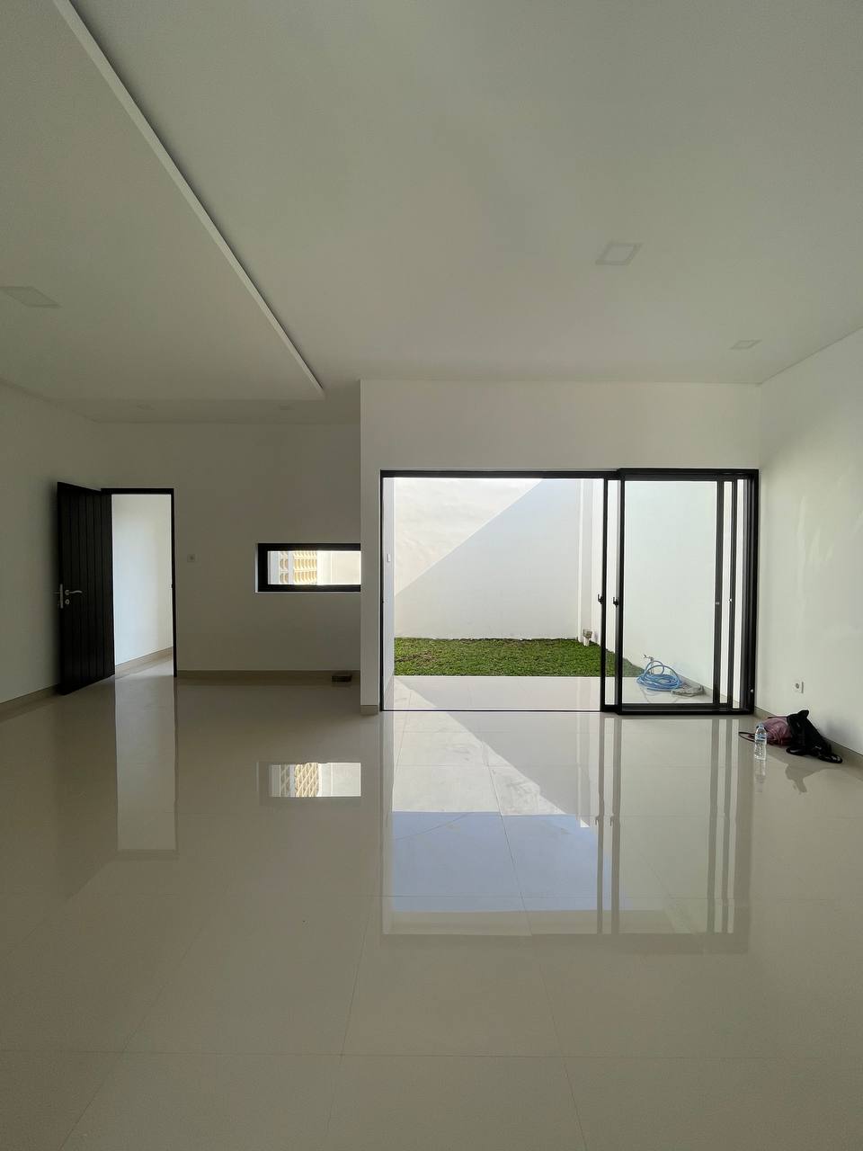 Rumah-Mewah-Modern-Timur-Pasar-Gentan-dalam-Cluster-Kemala-Residence-7