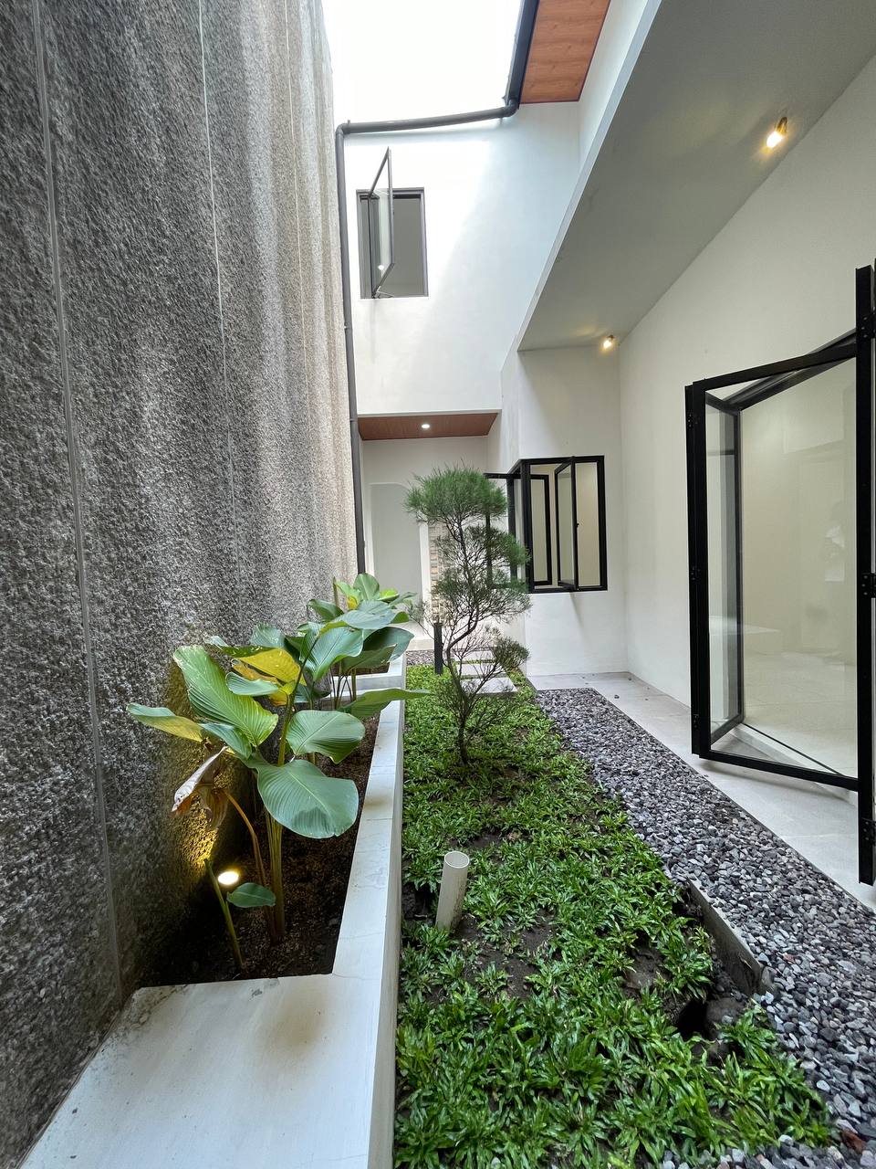 Rumah-2-lt-15M-di-timur-Pamela-7-19