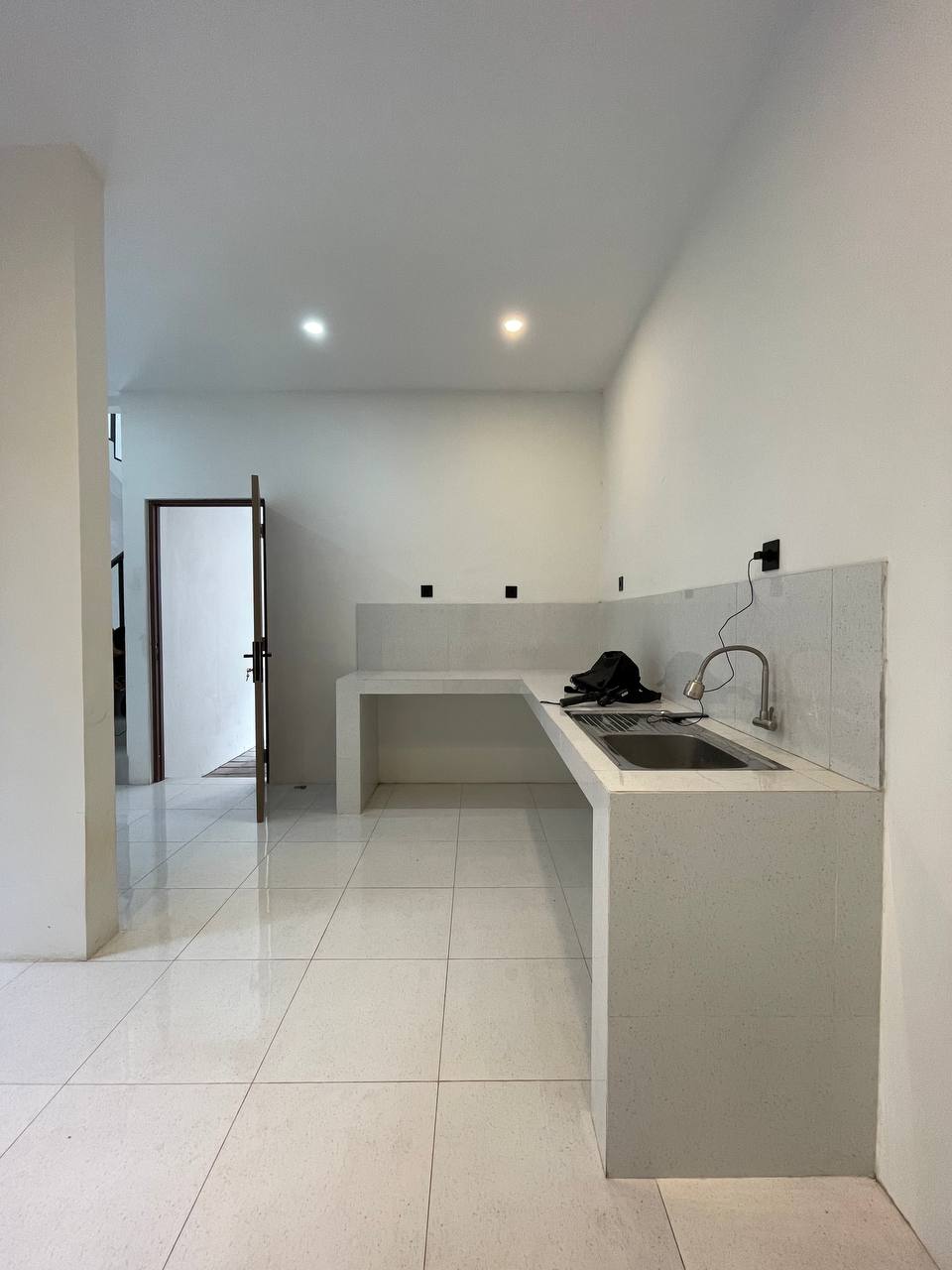 Rumah-2-lt-15M-di-timur-Pamela-7-8