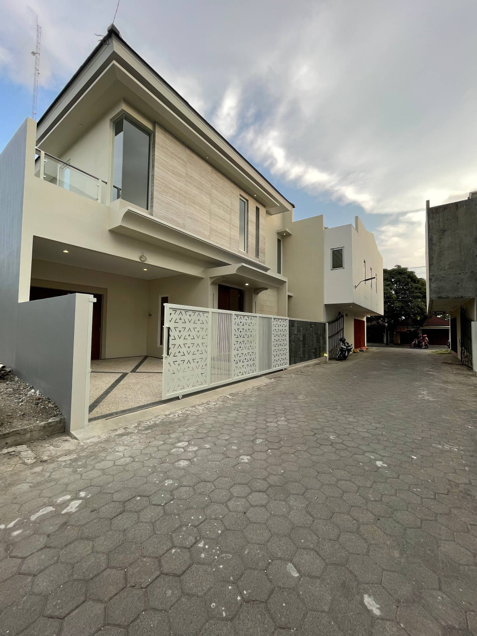 photo_4_2025-10-13_00-44-59